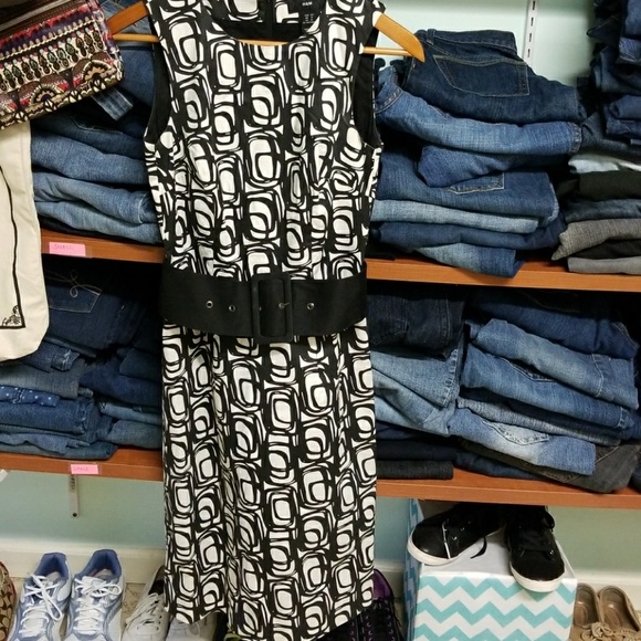 H&M Dresses & Skirts - Nice H & M sleeveless dress